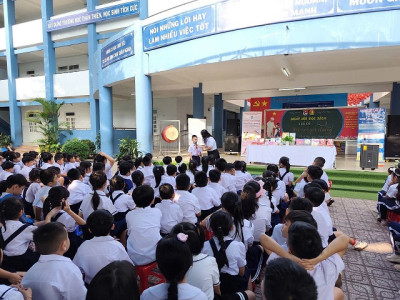 TH Tương Bình Hiệp: Xe sách lưu động – Kết nối yêu thương