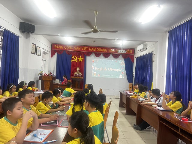 Trường tiểu học Tương Bình Hiệp tổ chức Hội thi Olympic tiếng Anh vòng trường khối lớp 4 - Năm học 2023-2024